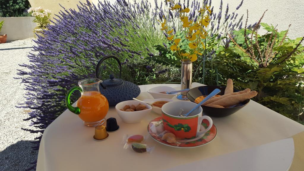 לינה וארוחת בוקר Alleins Lamanderie En Provence חדר תמונה