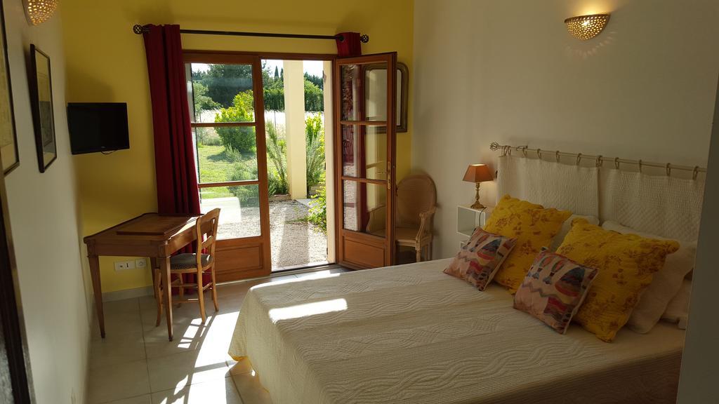 לינה וארוחת בוקר Alleins Lamanderie En Provence חדר תמונה