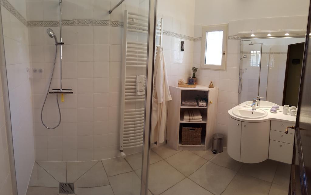 לינה וארוחת בוקר Alleins Lamanderie En Provence חדר תמונה