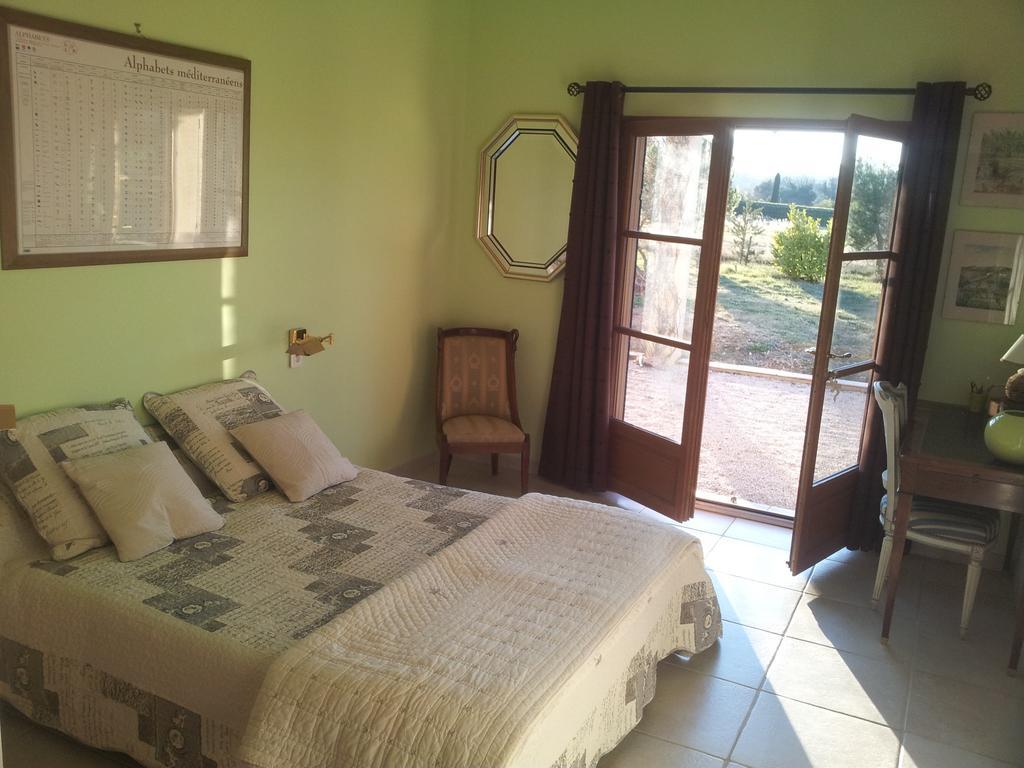 לינה וארוחת בוקר Alleins Lamanderie En Provence חדר תמונה