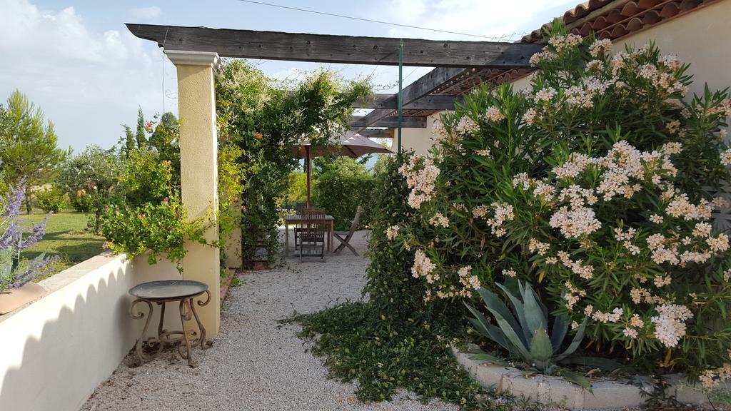לינה וארוחת בוקר Alleins Lamanderie En Provence מראה חיצוני תמונה